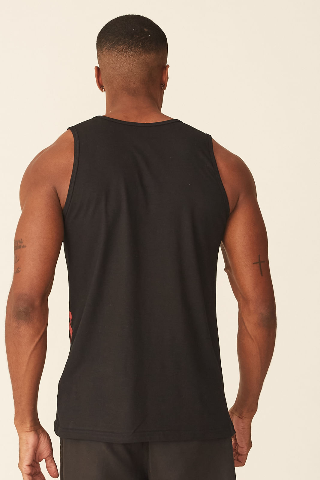 regata preta frente e verso