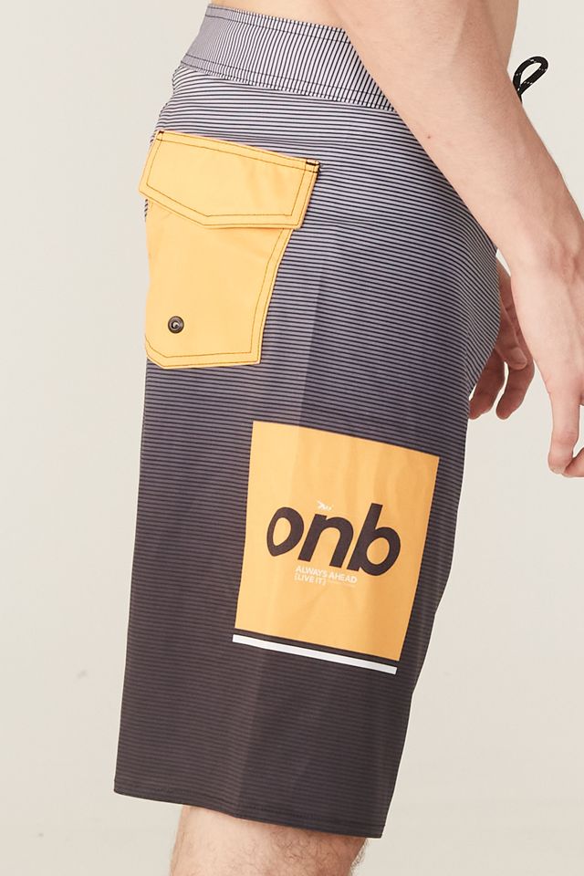 Boardshort-Onbongo-Sublimado-Preto-Com-Amarelo