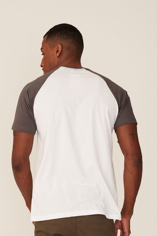 Camiseta-Fatal-Raglan-Estampada-Off-White