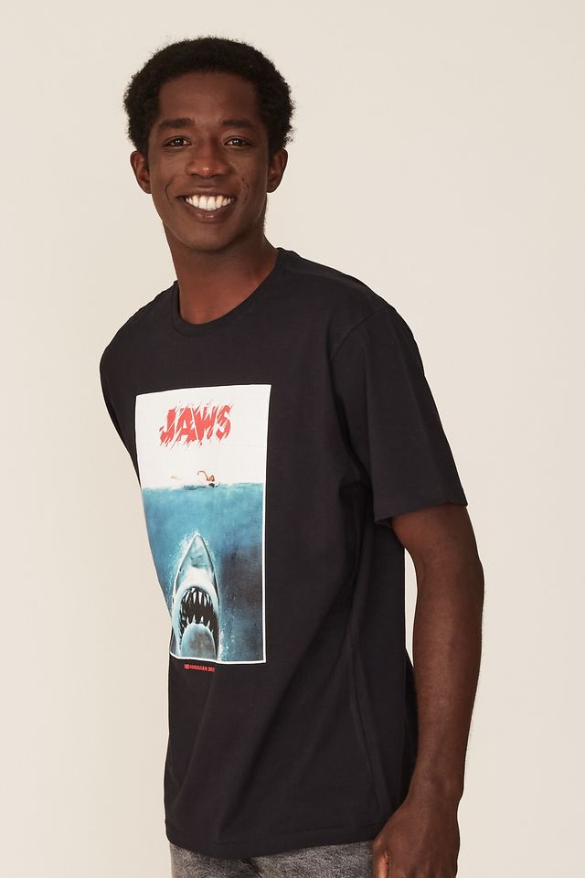 Camiseta-HD-Especial-Collab-Jaws-Preta