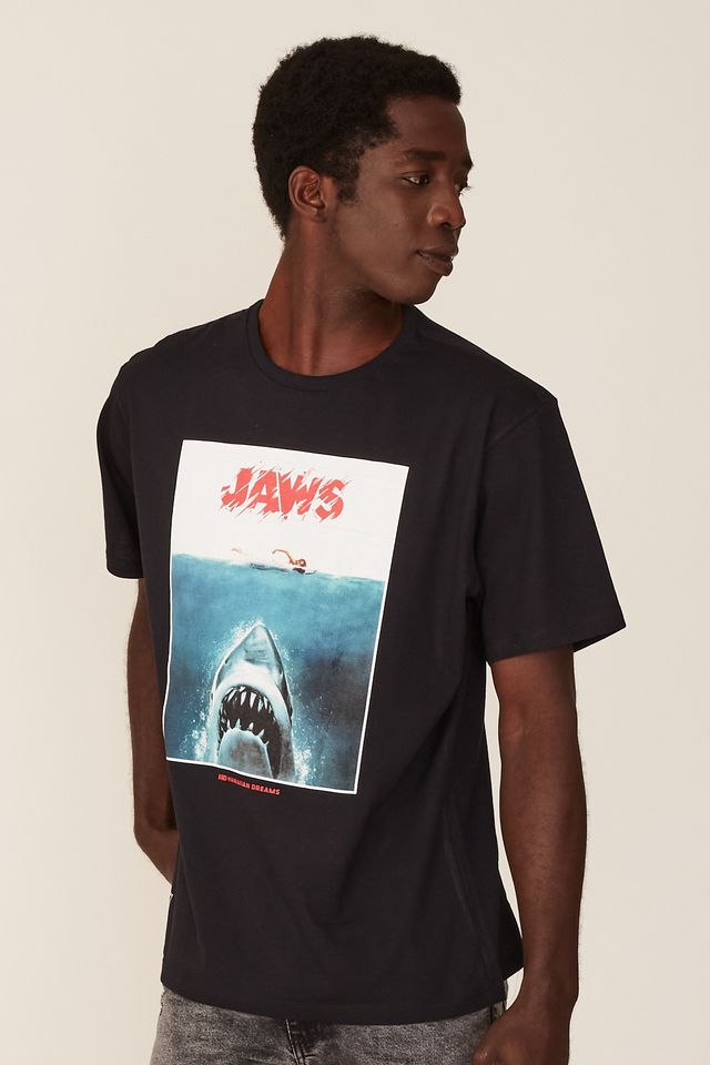 Camiseta-HD-Especial-Collab-Jaws-Preta