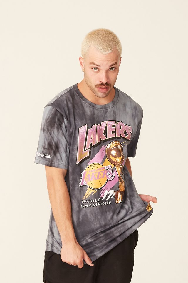 Camiseta-Mitchell---Ness-Estampada-Tie-Dye-Los-Angeles-Lakers-Preta