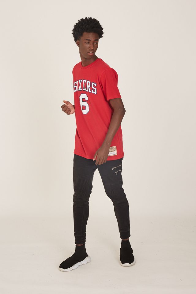 Camiseta-Mitchell---Ness-Estampada-Philadelphia-76ERS-Julius-Erving-Vermelha