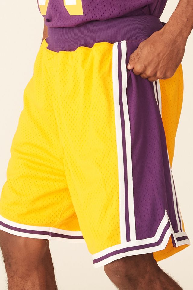 Shorts-Mitchell---Ness-Swingman-Jersey-Los-Angeles-Lakers-Amarelo