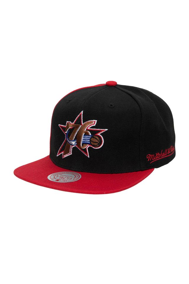 Bone-Mitchell---Ness-NBA-Rear-Script-Deadstock-Snapback-HWC-Philadelphia-76ERS-Preto-com-Vermelho