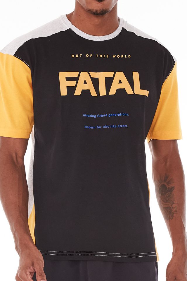 Camiseta-Fatal-Especial-Raglan-Out-Of-This-World-Preta