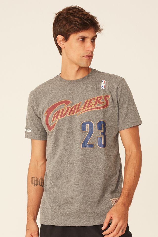 Camiseta-Mitchell---Ness-Estampada-Name-And-Number-Cleveland-Cavaliers-Lebron-James-Cinza
