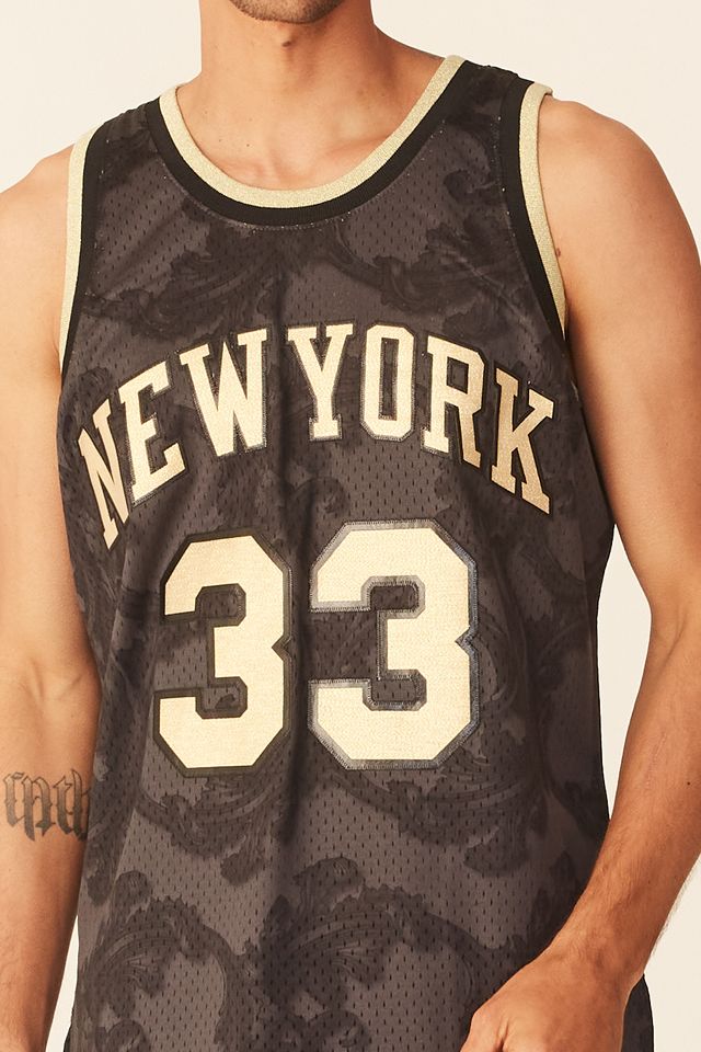 Regata Mitchell & Ness Swingman Jersey Big Face Fashion Tank New York Knicks  Preta - MitchellAndNess