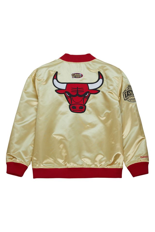 Jaqueta-Mitchell---Ness-Team-OG-2-0-Lightweight-Satin-Jacket-Vintage-Logo-Chicago-Bulls-Dourada