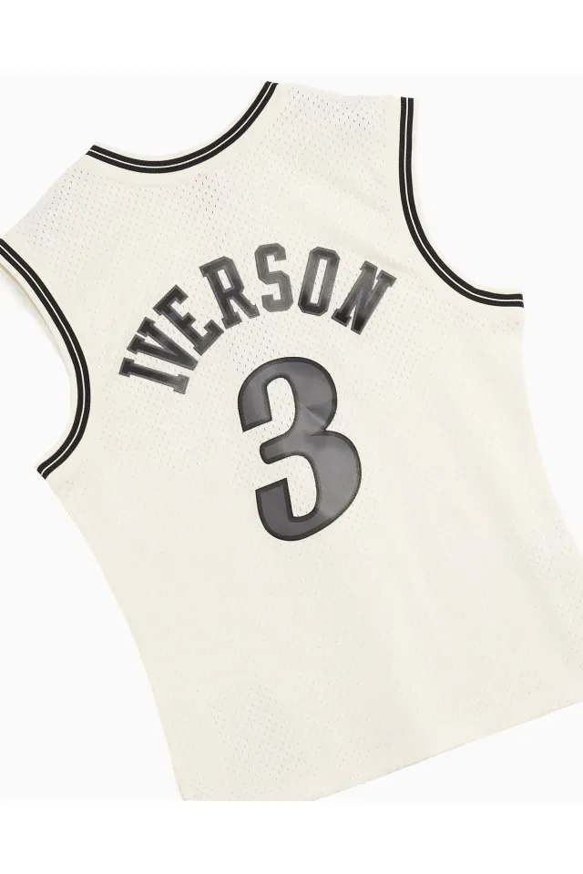 Regata-Mitchell---Ness-Off-Court-Swingman-Jersey-Philadelphia-76Ers-2000-01-Allen-Iverson-Off-White