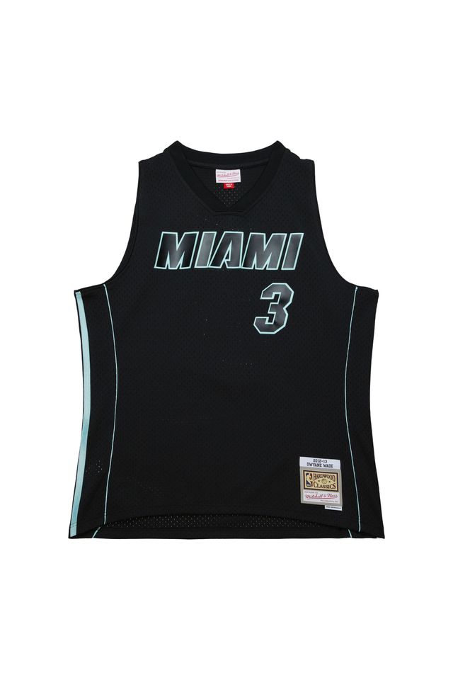 Regata-Mitchell---Ness-Glow-In-The-Dark-Swingman-Jersey-Miami-Heat-2005-06-Dwyane-Wade-Preta Regata-Mitchell---Ness-Glow-In-The-Dark-Swingman-Jersey-Miami-Heat-2005-06-Dwyane-Wade-Preta