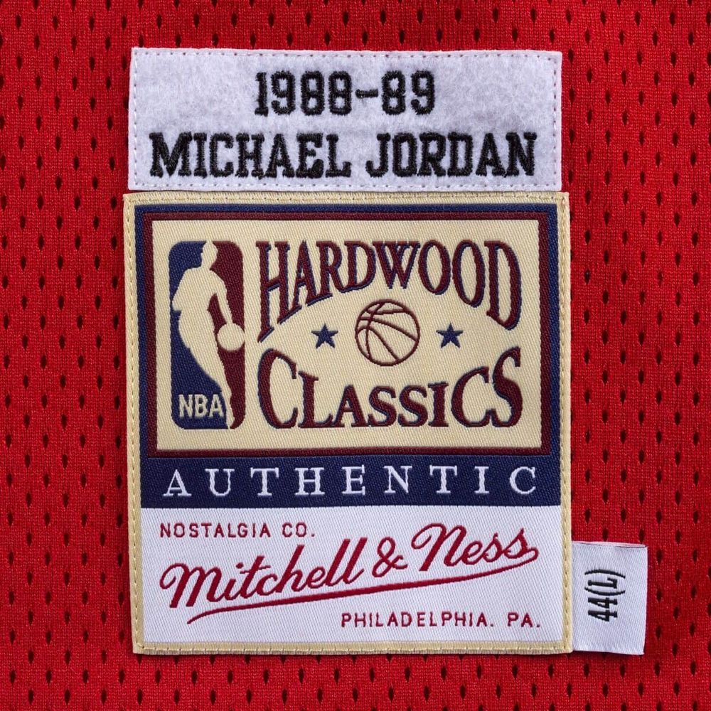 Mitchell & Ness Brasil - Os maiores times de basquete e regatas autênticas