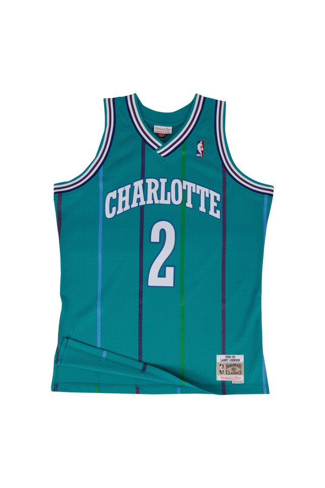 Regata-Mitchell---Ness-Road-Swingman-Jersey-Charlotte-Hornets-1992-93-Larry-Johnson-Verde Regata-Mitchell---Ness-Road-Swingman-Jersey-Charlotte-Hornets-1992-93-Larry-Johnson-Verde