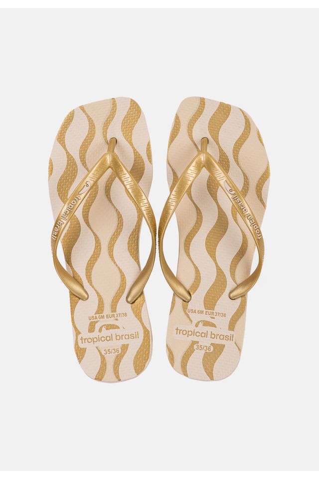 Chinelo-Tropical-Brasil-Quadradinha-Estampado-Dourado-com-Off-White Chinelo-Tropical-Brasil-Quadradinha-Estampado-Dourado-com-Off-White