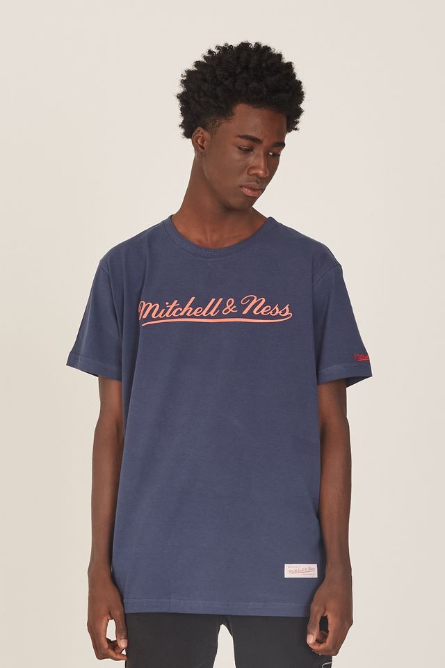 Camiseta-Mitchell---Ness-Estampada-Branding-Azul Camiseta-Mitchell---Ness-Estampada-Branding-Azul