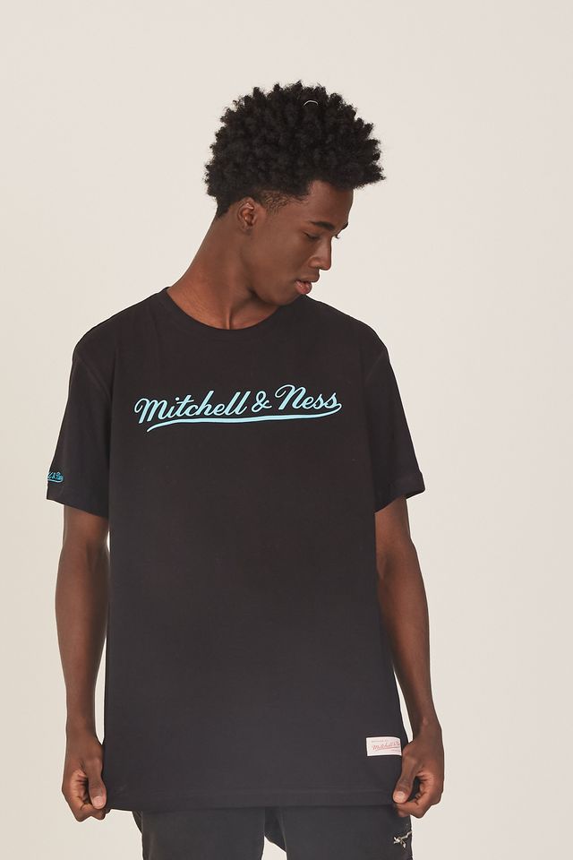 Camiseta-Mitchell---Ness-Estampada-Branding-Preta Camiseta-Mitchell---Ness-Estampada-Branding-Preta