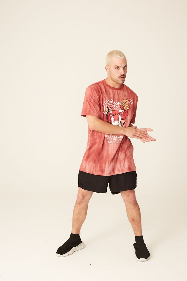 Camiseta-Mitchell---Ness-Estampada-Tie-Dye-Chicago-Bulls-Vermelha