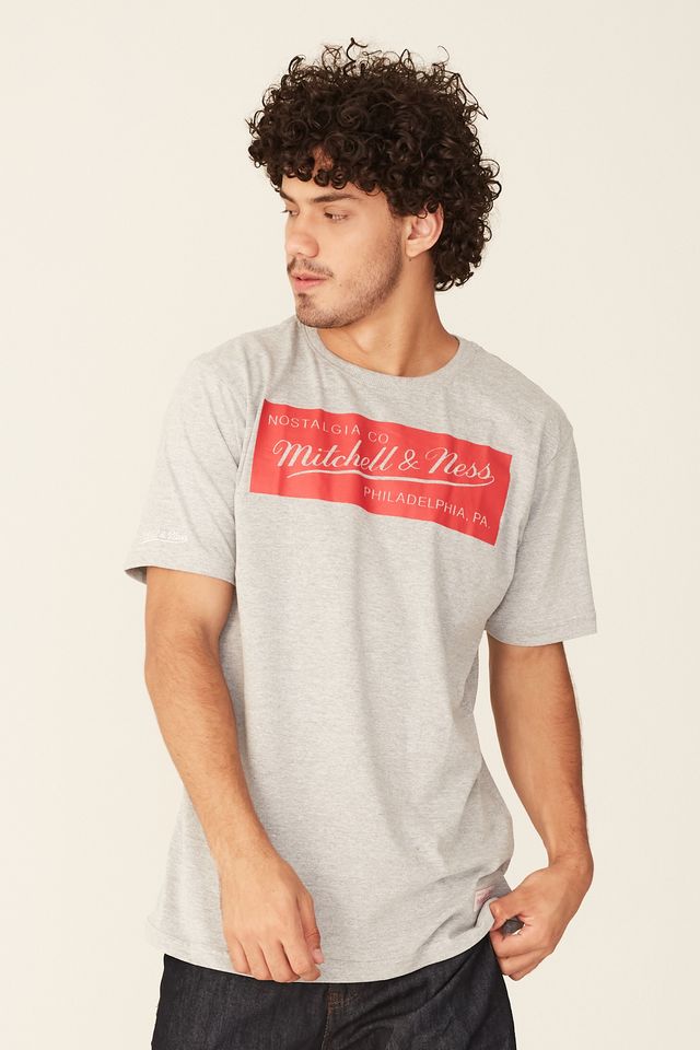 Camiseta-Mitchell---Ness-Estampada-Brand-Cinza-Mescla Camiseta-Mitchell---Ness-Estampada-Brand-Cinza-Mescla