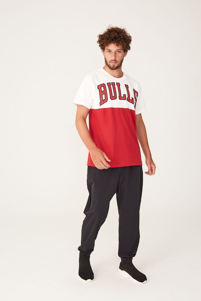 Camiseta-NBA-Especial-Chicago-Bulls-Off-White-Com-Vermelha
