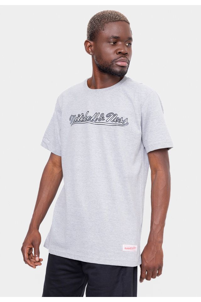 Camiseta-Mitchell---Ness-Branded-Script-Cinza-Mescla Camiseta-Mitchell---Ness-Branded-Script-Cinza-Mescla