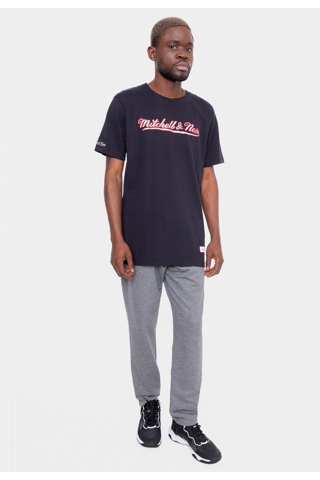 Camiseta-Mitchell---Ness-Branded-Script-Preta Camiseta-Mitchell---Ness-Branded-Script-Preta