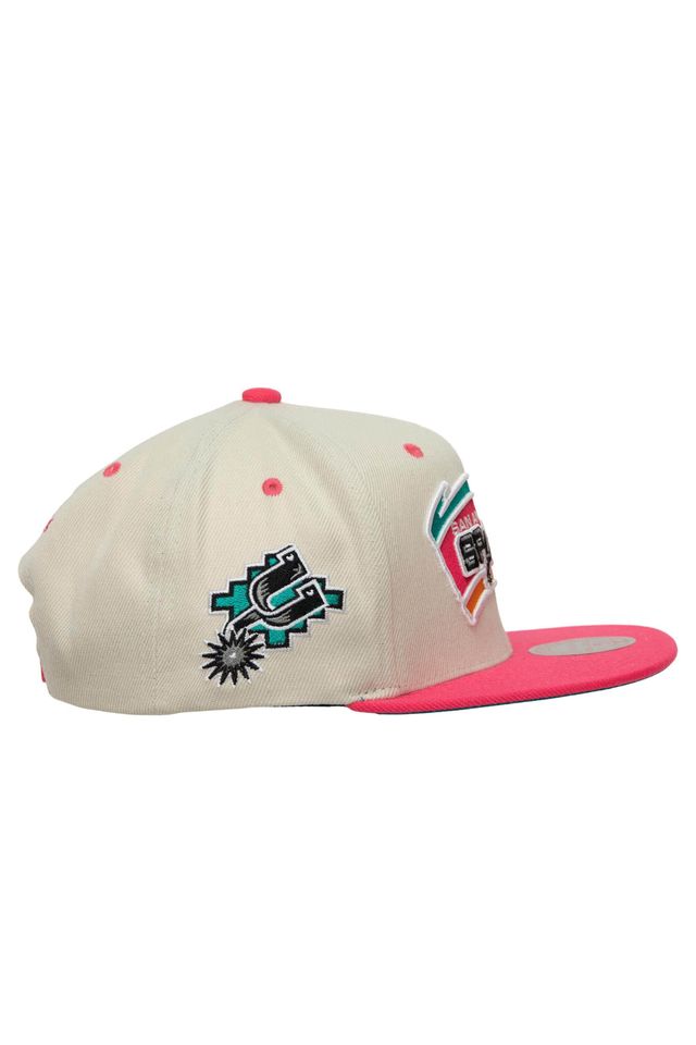 Bone-Mitchell---Ness-Aba-Reta-Off-White