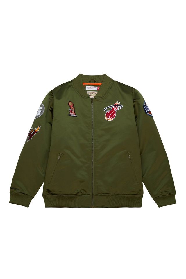 Jaqueta-Mitchell---Ness-NBA-Satin-Bomber-Jacket-Miami-Heat-Verde-Oliva Jaqueta-Mitchell---Ness-NBA-Satin-Bomber-Jacket-Miami-Heat-Verde-Oliva