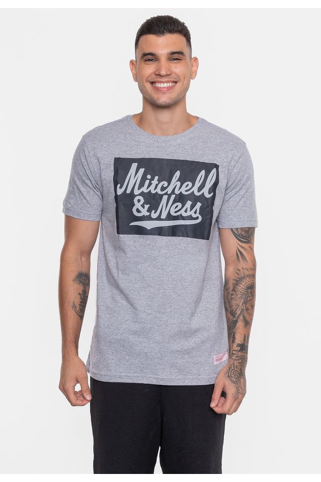 Camiseta-Mitchell---Ness-Masculina-Estampada-Cinza-Mescla Camiseta-Mitchell---Ness-Masculina-Estampada-Cinza-Mescla