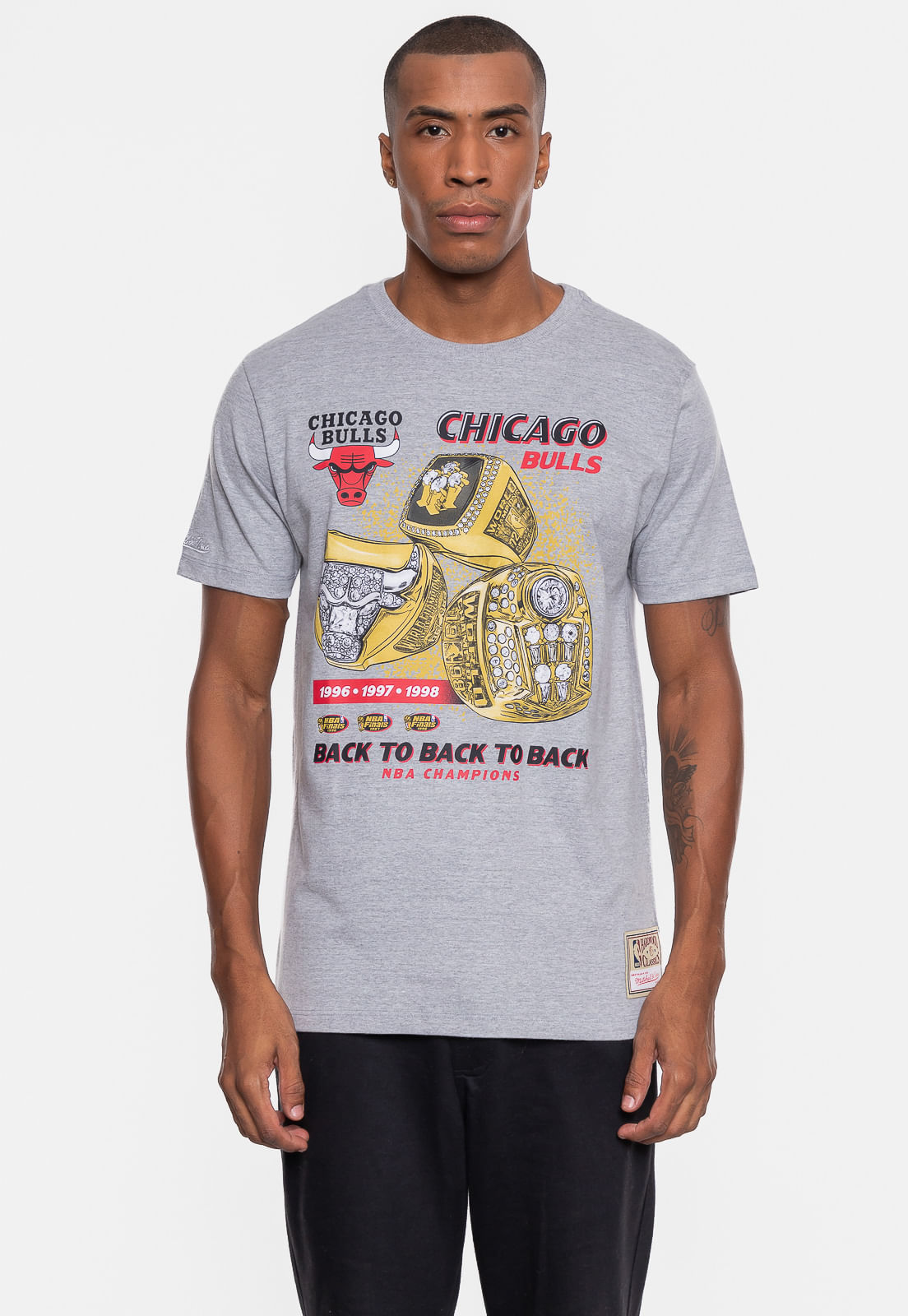 Camiseta Mitchell & Ness NBA Masculina Rings Chicago Bulls Cinza