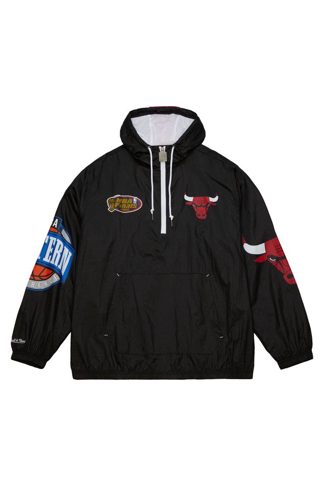 Jaqueta-Mitchell---Ness-Team-OG-2-0-Anorak-Windbreaker-Chicago-Bulls-Preta Jaqueta-Mitchell---Ness-Team-OG-2-0-Anorak-Windbreaker-Chicago-Bulls-Preta