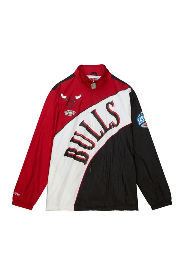 Jaqueta-Mitchell---Ness-Arched-Retro-Lined-Windbreaker-Chicago-Bulls-Branca Jaqueta-Mitchell---Ness-Arched-Retro-Lined-Windbreaker-Chicago-Bulls-Branca