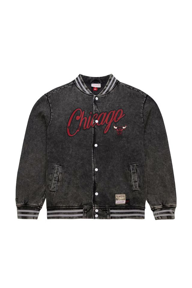 Jaqueta-Mitchell---Ness-Oversized-Varsity-Full-Snap-Chicago-Bulls-Preta Jaqueta-Mitchell---Ness-Oversized-Varsity-Full-Snap-Chicago-Bulls-Preta