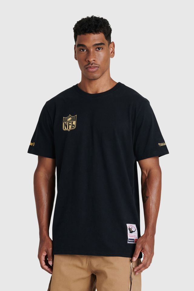 Camiseta-Mitchell---Ness-Especial-Collab-Baw-x-NFL-Preta Camiseta-Mitchell---Ness-Especial-Collab-Baw-x-NFL-Preta