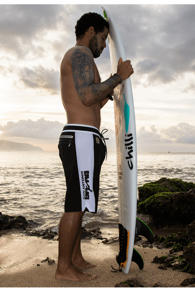 Boardshort-Mitchell---Ness-Sublimado-Collab-HD-e-Mineirinho-San-Antonio-Spurs-Preto
