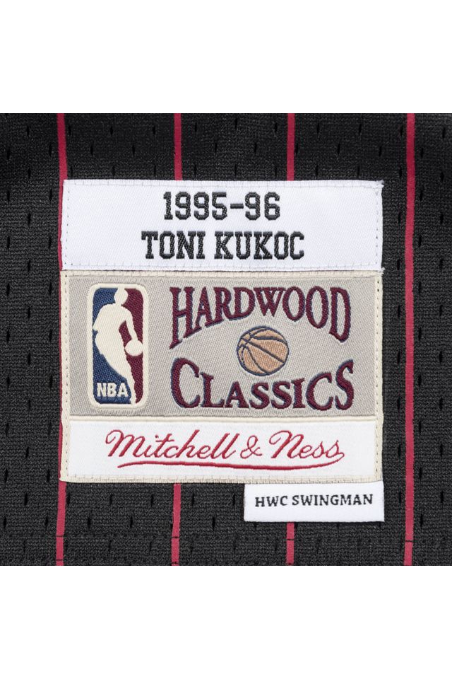 Regata-Mitchell---Ness-Swingman-Jersey-Chicago-Bulls-1995-96-Toni-Kukoc-Preta