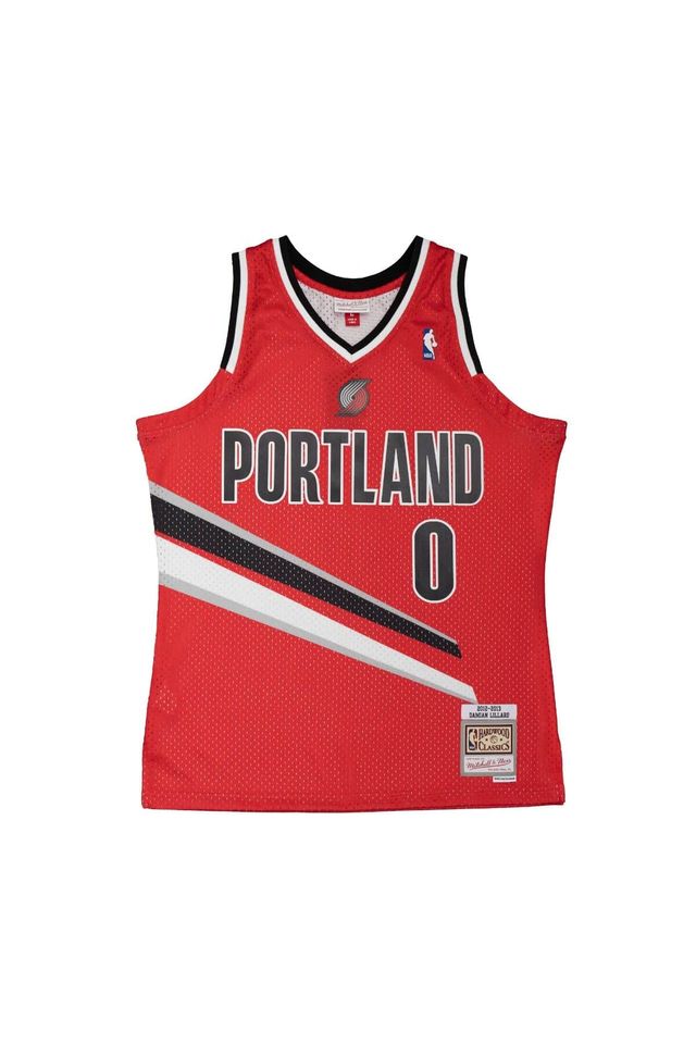 Regata-Mitchell---Ness-Alternate-Swingman-Jersey-Portland-Trail-Blazers-2012-13-Damian-Lillard-Vermelha Regata-Mitchell---Ness-Alternate-Swingman-Jersey-Portland-Trail-Blazers-2012-13-Damian-Lillard-Vermelha