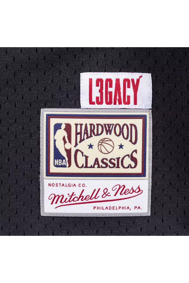 Regata-Mitchell---Ness-Hardwood-Classics-Swingman-Jersey-Miami-Heat-2006-07-Dwyane-Wade-Preta