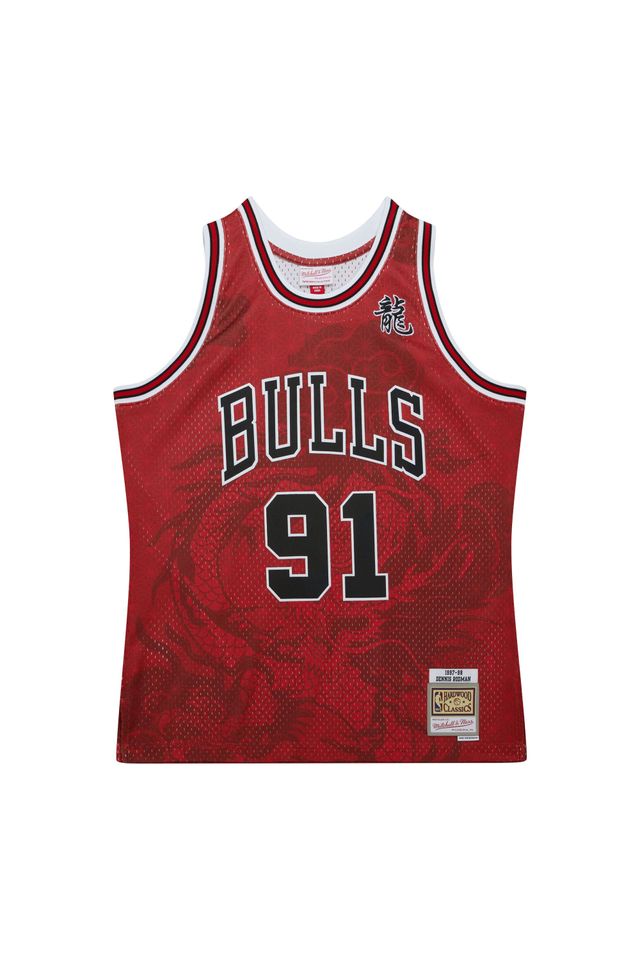 Regata Mitchell & Ness Asian Heritage 6.0 Fashion Swingman Jersey Chicago Bulls 1997-98 Dennis Rodman Vermelha - P Regata Mitchell & Ness Asian Heritage 6.0 Fashion Swingman Jersey Chicago Bulls 1997-98 Dennis Rodman Vermelha - P