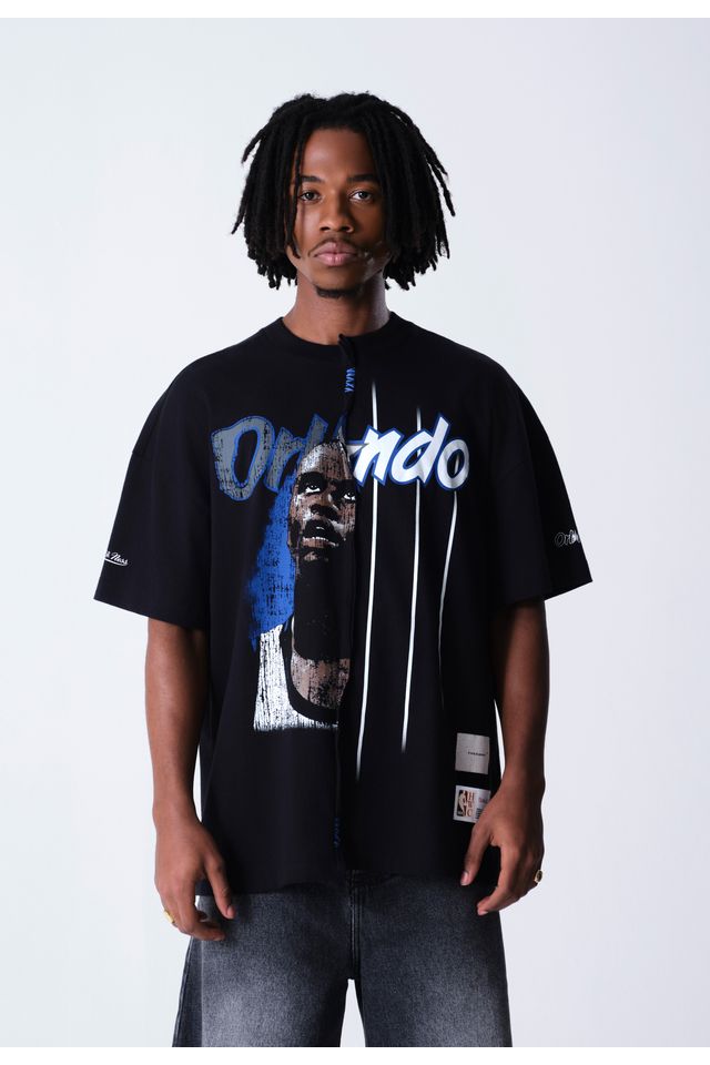 Camiseta Mitchell & Ness Collab NBA x The Saint Oversized Encontro Shaquille ONeal Preta - P Camiseta Mitchell & Ness Collab NBA x The Saint Oversized Encontro Shaquille ONeal Preta - P