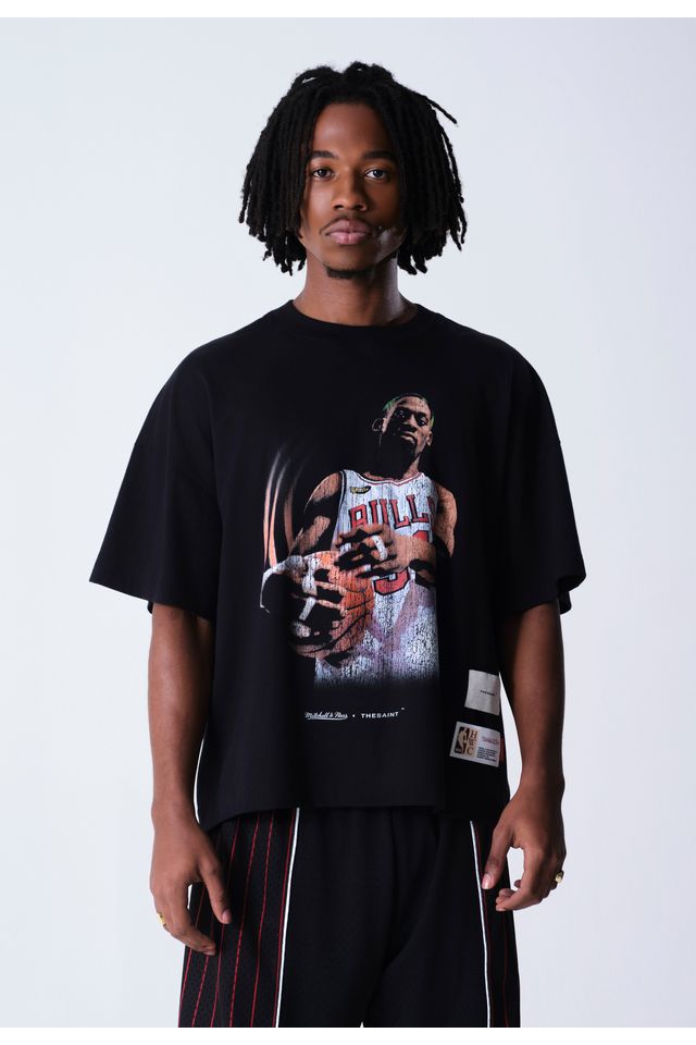 Camiseta Mitchell & Ness Collab NBA x The Saint Wide Boxy Dennis Rodman Preta - P