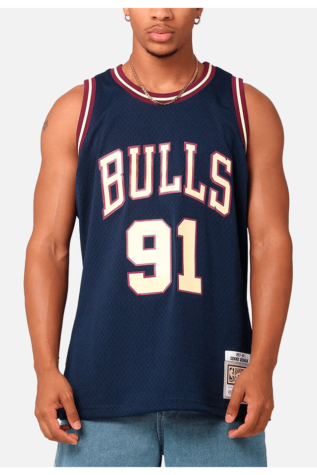 Regata Mitchell & Ness NBA Swingman Jersey Culture Kings Chicago Bulls Dennis Rodman 1995-96 Azul Marinho - M Regata Mitchell & Ness NBA Swingman Jersey Culture Kings Chicago Bulls Dennis Rodman 1995-96 Azul Marinho - M